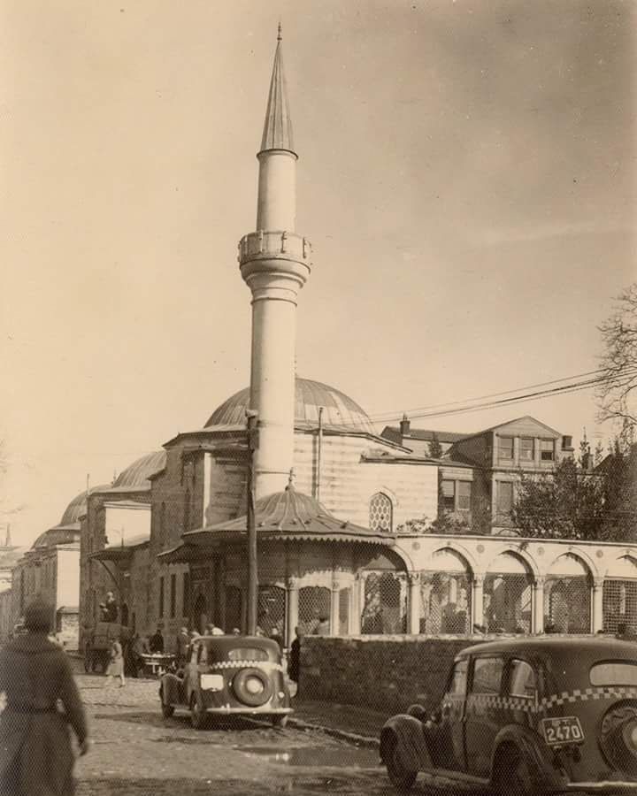 Download Photo Şehzadebaşı nevşehirli damat ibrahim paşa cami 1938…