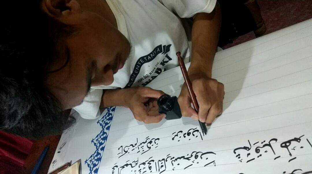 Download Bikin Mushaf Alquran Raksasa, Mahasiswa STAI DDI Mangkoso Habiskan Enam Botol Besar Tinta – Pijar News