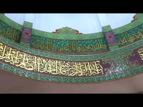 Download Video Kaligrafi Timbul Prada Emas di Dinding Masjid 3