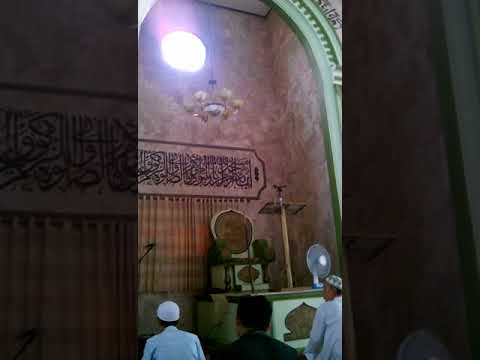 Download Video Masjid Keren – Dindingnya Keramik Jadinya Siang Pun Dingin