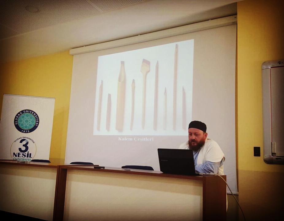 Donwload Photo Uludağ Üniversitesinde Hüsn-i Hat konferansı……- Hattat Mahmud
