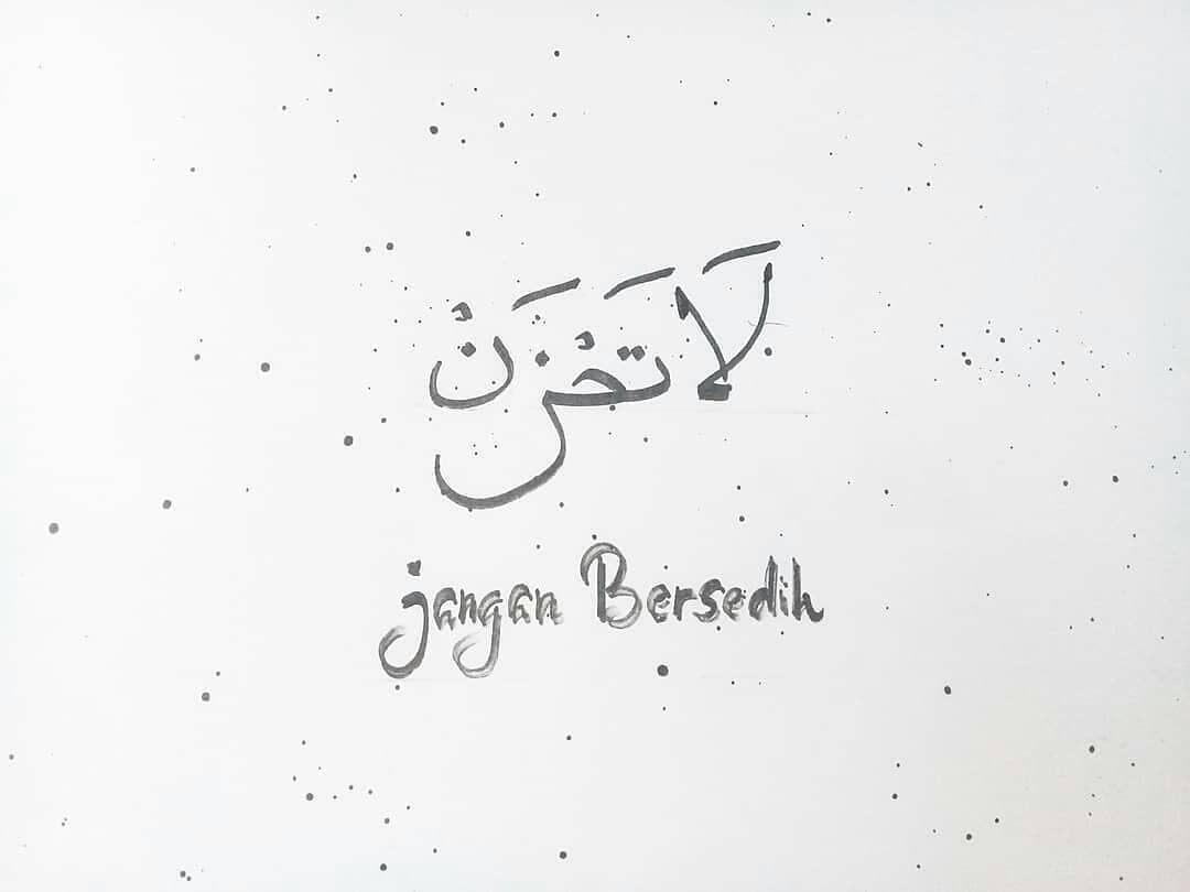 Foto Karya Kaligrafi #Repost @nurulhidayahlbs_
• • • • • •
“Jangan bersedih”
.
.
.
.
.
Sesungguhnya A…- kaligrafer Indonesia posting ulang