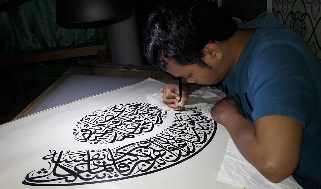 Karya Kaligrafi Kaligrafi adalah ungkapan jiwa yang mendalam…- Huda Purnawadi –  karya kaligrafi kompetisi Waraq Muqohhar