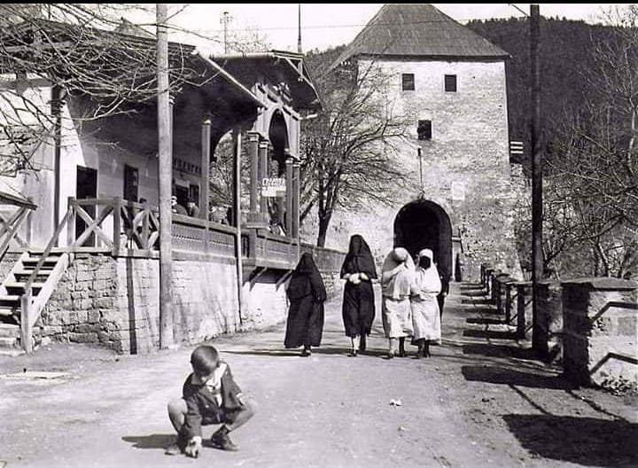 Travnik kule kapısı ve kahvehane yayçe/saraybosna…