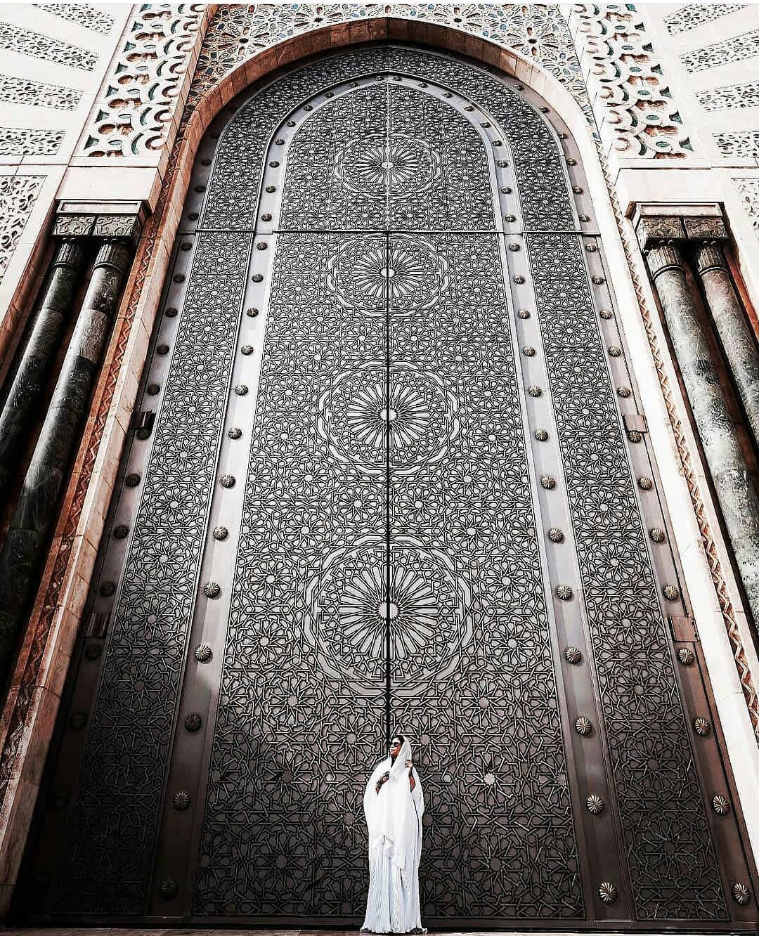 We all know this is Hassan II mosque in  Morocco but how high is this door thoug…