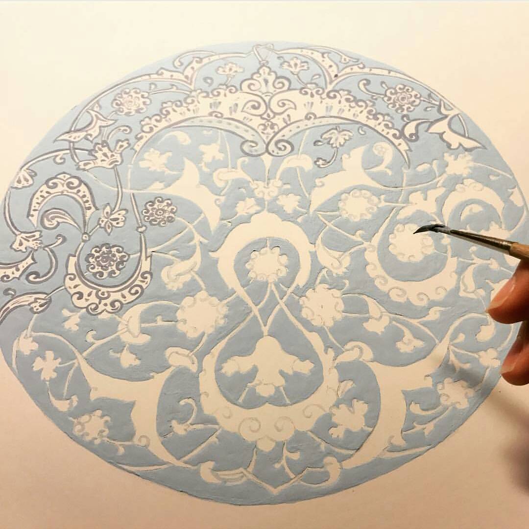 By @didi_sylvia .
.
.
#ceramic#glaze#drawing#illumination#pattern#floral#wipe#ar…