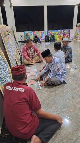 proses-menilai-karya-kaligrafi-oleh-juri-2